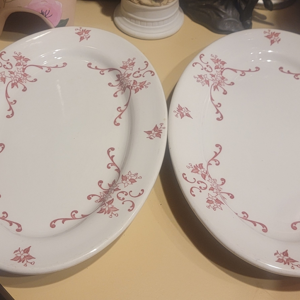 Vitage 2-platters Iroquois China. Red scroll design 1950's